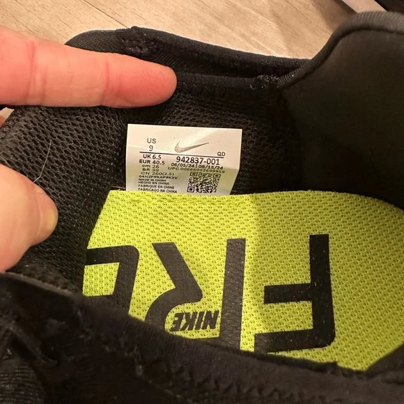 Nike Black Sneakers with Neon Green Insole - Picture 5 of 7